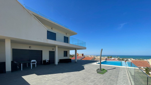 Luxurious penthouse on the first line of the sea in the city of Altea - 17