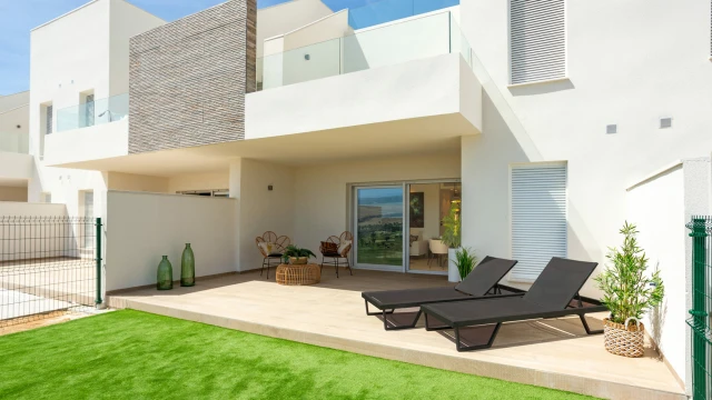 Бунгало в современном стиле у гольф полей в городе Альгорфа