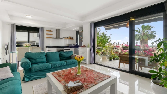 Квартира с большим участком в городе Ciudad Quesada