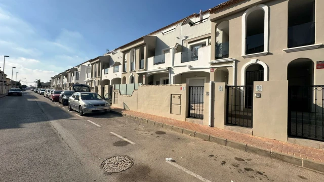 Бунгало в два этажа с туристической лицензией в городе San Pedro del Pinatar