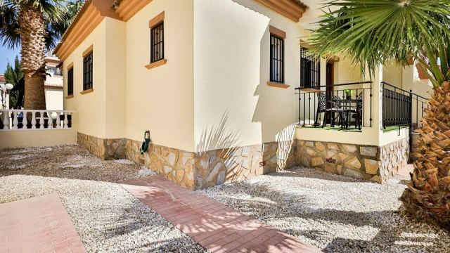 Таунхаус с двумя спальнями в городе Торревьеха, район Aguas Nuevas