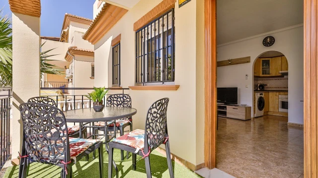 Таунхаус с двумя спальнями в городе Торревьеха, район Aguas Nuevas