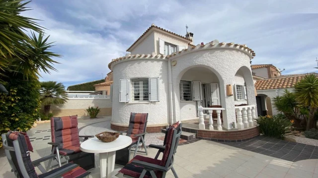 Дом в средиземноморском стиле в городе Торревьеха