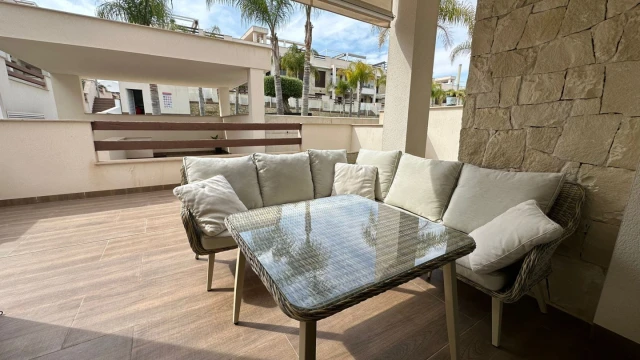 Бунгало в популярном районе Los Balcones в городе Торревьеха