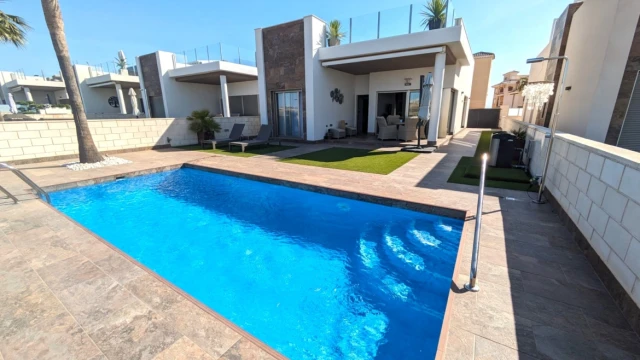 Современная вилла в Ориуэла Коста, район Villamartín