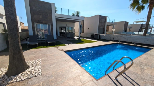 Современная вилла в Ориуэла Коста, район Villamartín