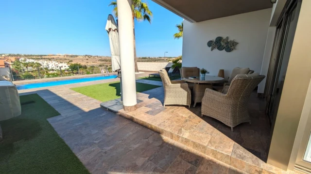 Современная вилла в Ориуэла Коста, район Villamartín