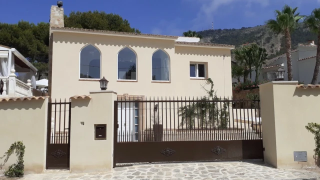 Вилла с панорамными видами в городе Albir