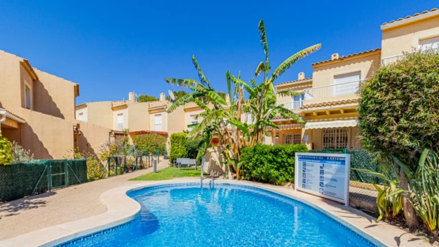 Бунгало с двумя спальнями и туристической лицензией в городе Albir