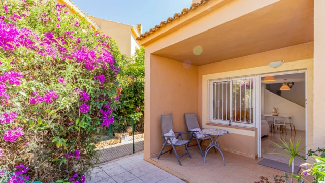 Бунгало с двумя спальнями и туристической лицензией в городе Albir