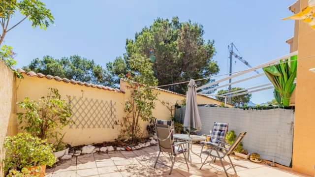 Бунгало с двумя спальнями и туристической лицензией в городе Albir