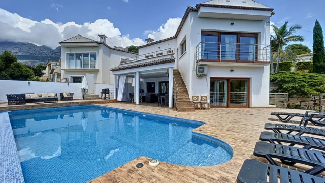 Шикарная вилла в городе Алтея