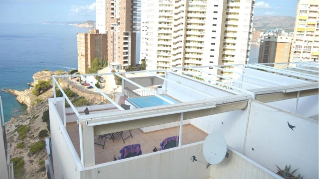 Просторные апартаменты с личным бассейном в городе Бенидорм