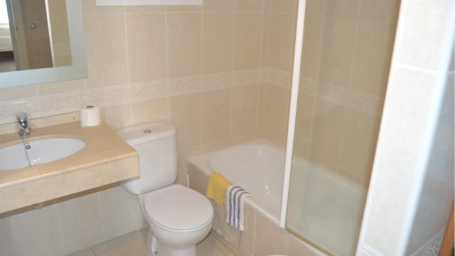 Просторные апартаменты с личным бассейном в городе Бенидорм