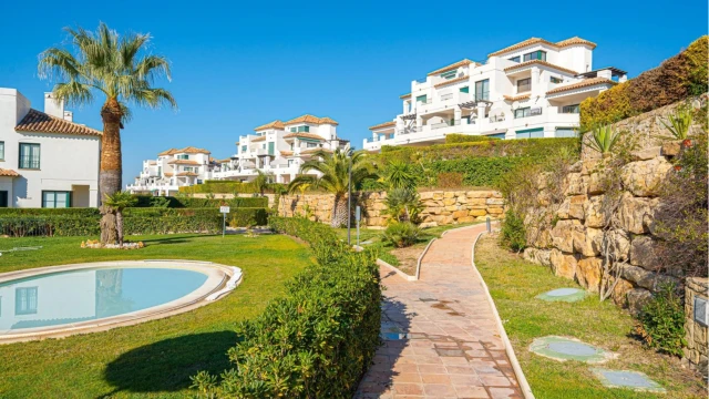 Роскошное угловое бунгало в престижном районе Сьерра-Кортина