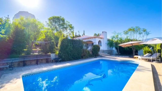 Роскошный дом с видом на море и горы в городе Polop 