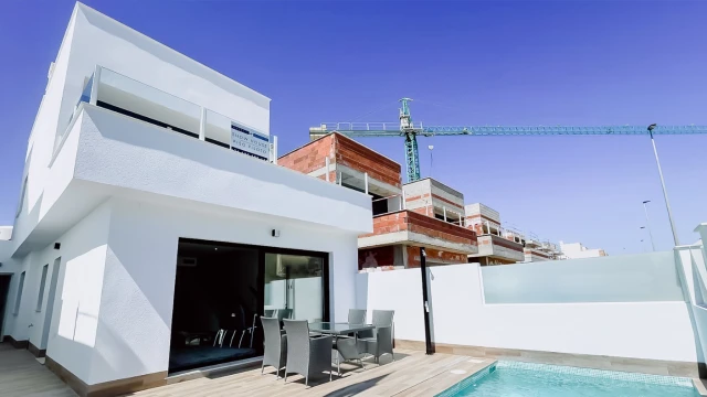 Вилла в два этажа в городе San Pedro del Pinatar