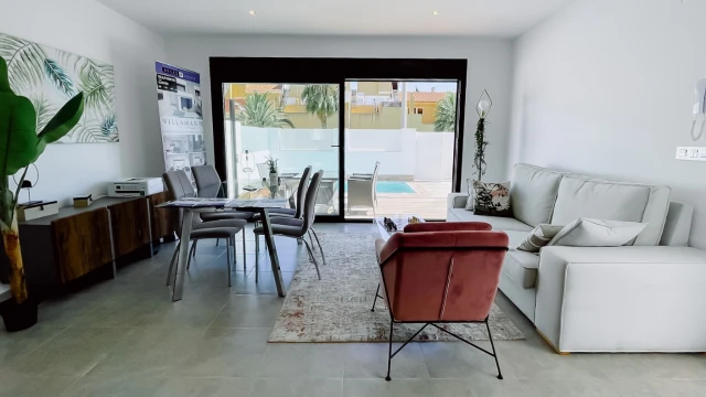 Вилла в два этажа в городе San Pedro del Pinatar