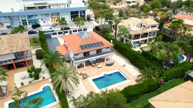 Large house with magnificent views in La Nucia