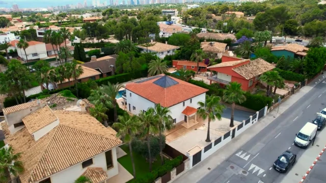 Large house with magnificent views in La Nucia