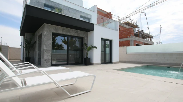 Новая вилла у моря в жилом комплексе в Pilar de la Horadada