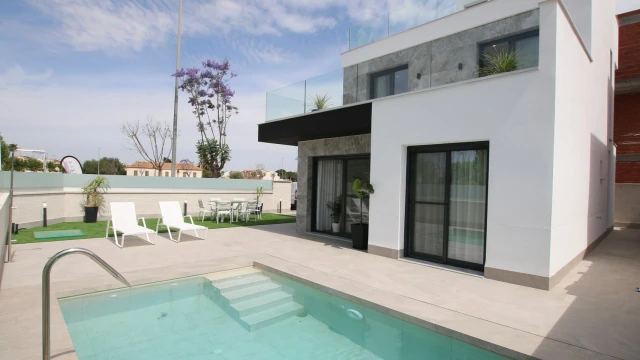 Новая вилла у моря в жилом комплексе в Pilar de la Horadada