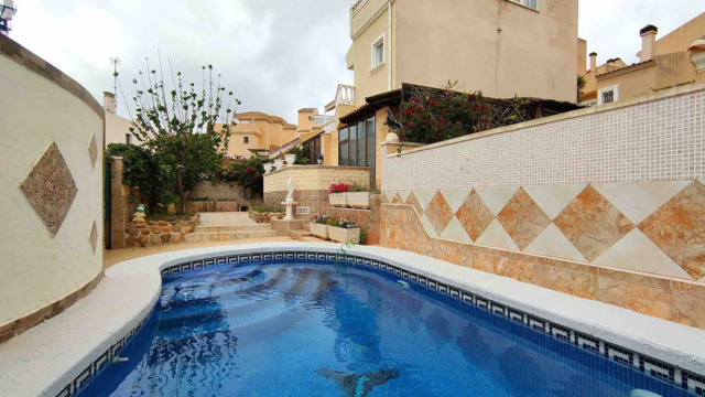 Impressive five-bedroom house in Orihuela Costa - 19