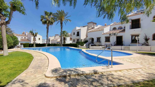 Three-bedroom apartment near the sea in Torrevieja. - 10