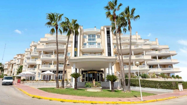 Двухуровневый пентхаус с видом на море 