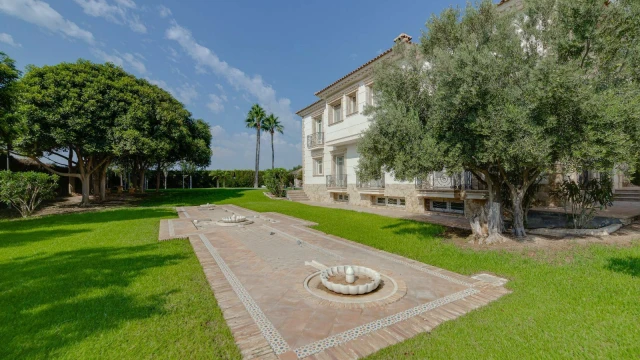 Шикарная вилла на огромном участке​ в окружении природы 