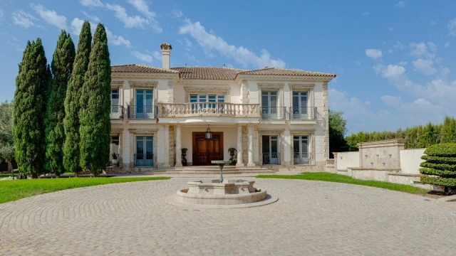 Шикарная вилла на огромном участке​ в окружении природы 