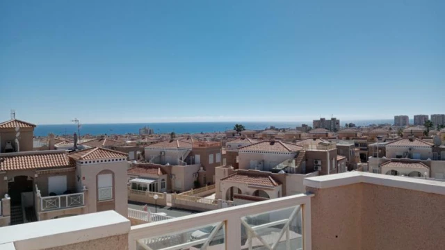 Таунхаус в популярном районе города Торревьеха