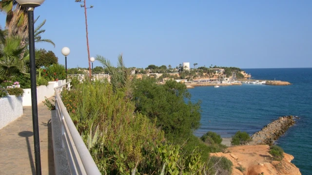 Бунгало на верхнем этаже с видом на первую линию пляжа в городе Кабо Роиг