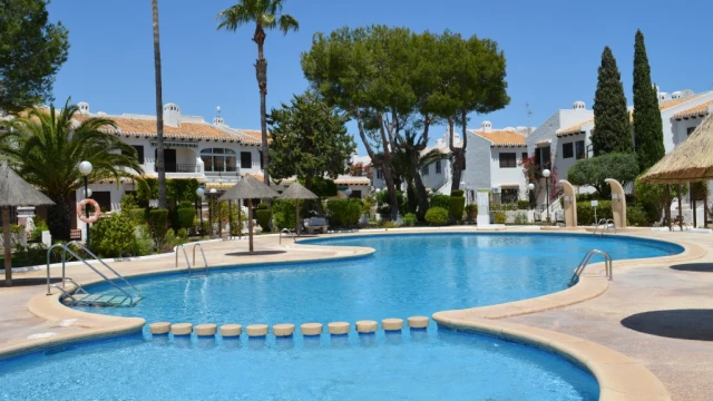 Бунгало на верхнем этаже с видом на первую линию пляжа в городе Кабо Роиг