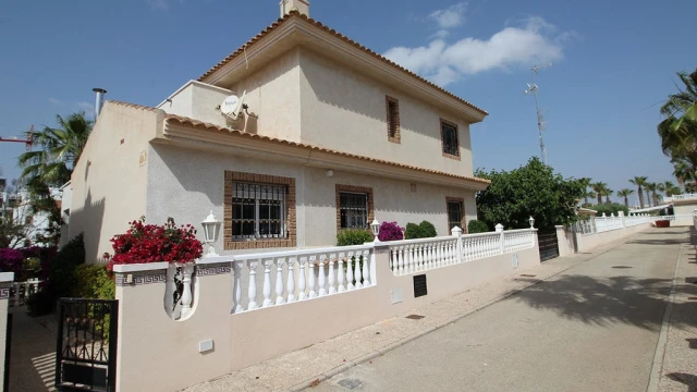 Отремонтированная вилла в Los Dolses​ в Ориуэла Коста