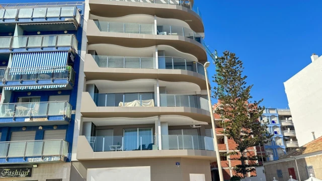 Nowe mieszkanie na pierwszej linii plaży Los Locos w mieście Torrevieja