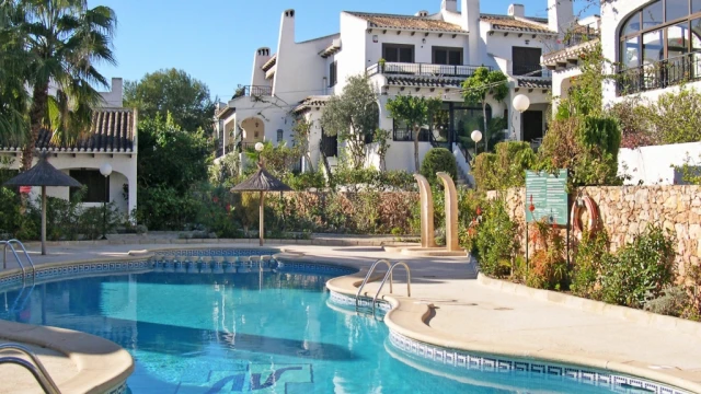 Комфортабельный таунхаус на берегу моря с тремя спальнями​ в Кабо Роиг