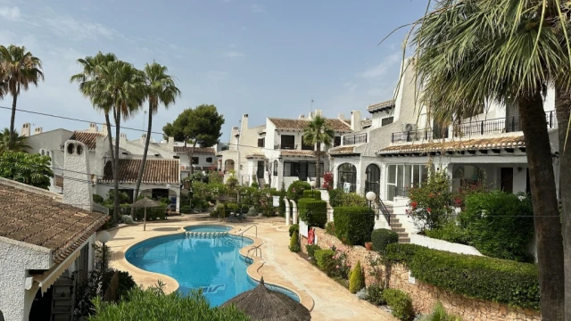 Комфортабельный таунхаус на берегу моря с тремя спальнями​ в Кабо Роиг