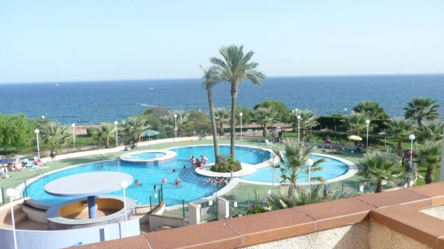 Дом на берегу моря с садом в Агуамарине