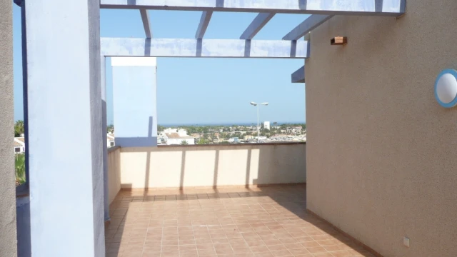 Дом на берегу моря с садом в Агуамарине