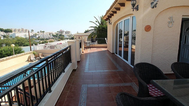 Вилла на берегу Средиземного моря в Кабо Роиг