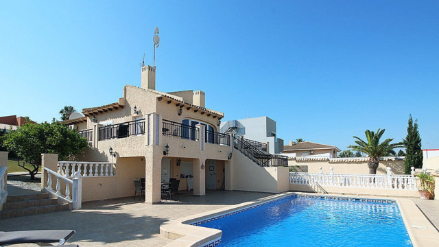 Вилла на берегу Средиземного моря в Кабо Роиг