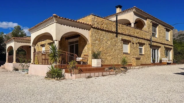 Большой дом с шикарными видами в городе Финестрат