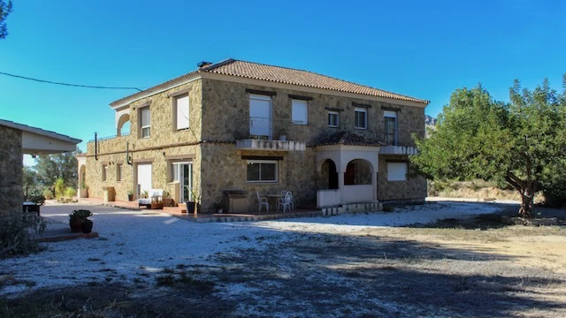 Большой дом с шикарными видами в городе Финестрат