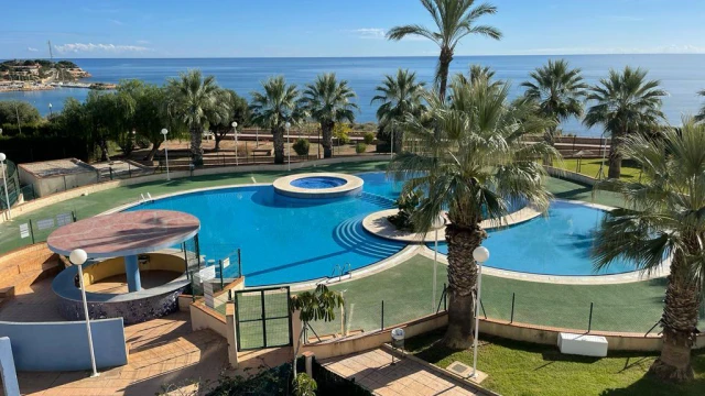  Дом на берегу моря с садом в Агуамарине рядом с Кабо Роиг