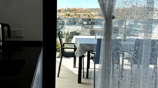 Апартаменты в новом закрытом комплексе в Финестрате