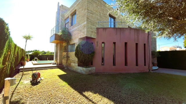 Великолепная вилла с бассейном в городе Dehesa de Campoamor