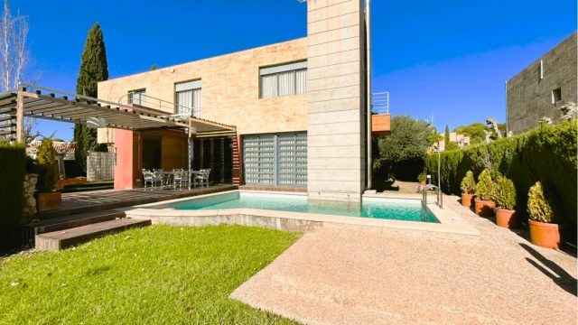 Великолепная вилла с бассейном в городе Dehesa de Campoamor