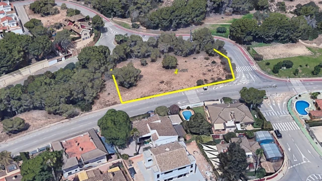 Большой участок под застройку в городе Dehesa de Campoamor