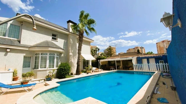 Необыкновенная вилла в городе Деэса де Кампоамор